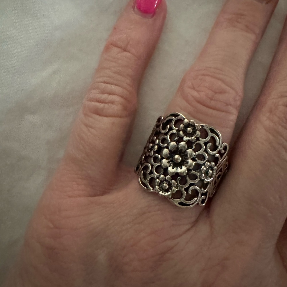 Vintage Floral Filigree Statement Ring – Size 8 Bold Boho Metal Band